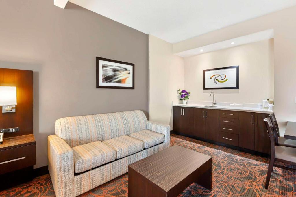 Western Executive Hotel